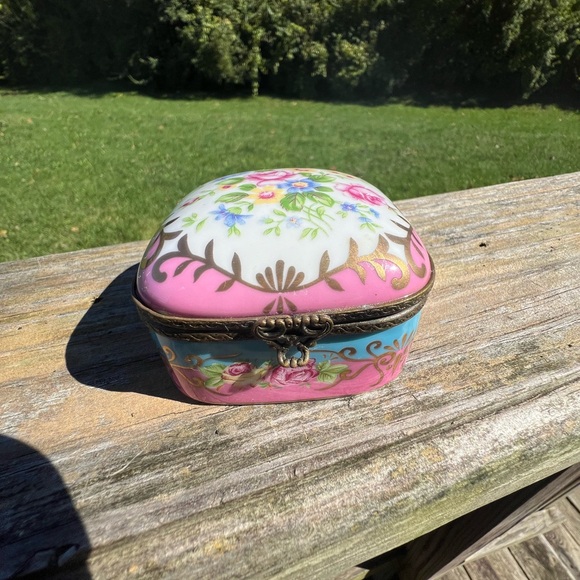 Vintage porcelain trinket box., - Picture 3 of 12